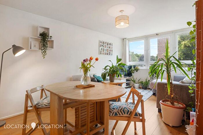 2 Bedroom Flat To Rent In Mead Place, Scotney House Mead Place, E9