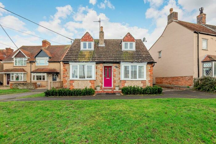 3 Bedroom Detached House For Sale In The Green, Great Milton, Oxford, Oxfordshire, OX44