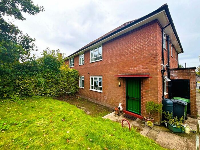 2 Bedroom Flat To Rent In Fearnville Drive, Leeds, West Yorkshire, LS8