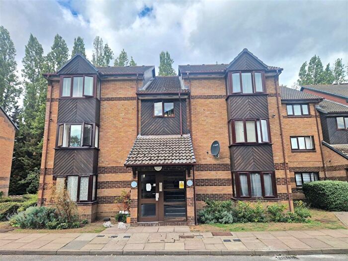 Studio To Rent In Harp Island Close, London, NW10