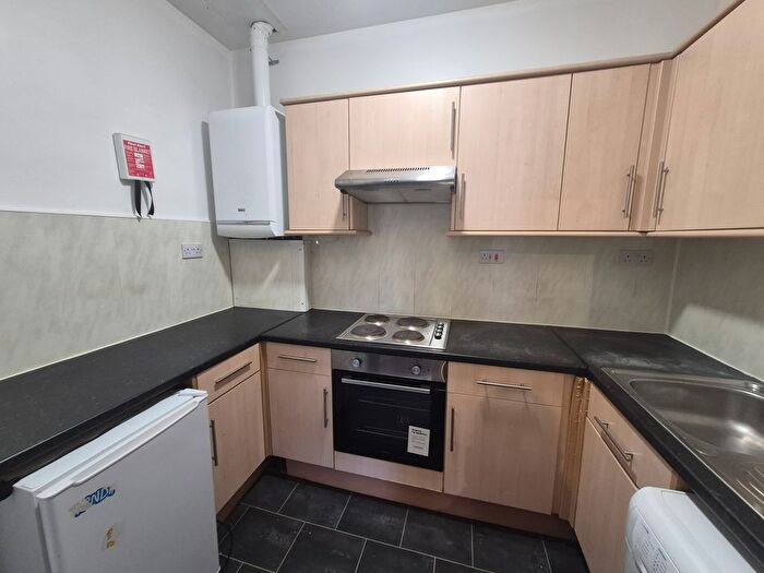 2 Bedroom Flat To Rent In - Elm Avenue, Nottingham, NG3