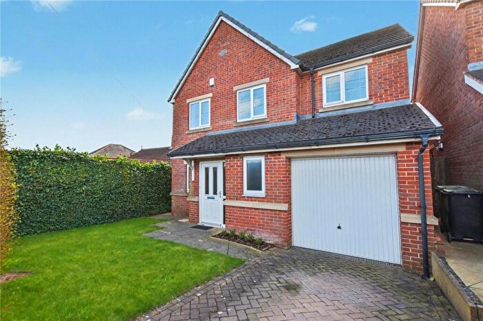 4 Bedroom Detached House For Sale In Bradford Road, Gildersome, Morley, Leeds, LS27