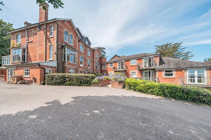 1 Bedroom Flat To Rent In Canal Hill, Tiverton, EX16