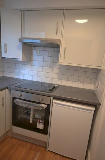 Studio To Rent In Chapter Road, London, NW2