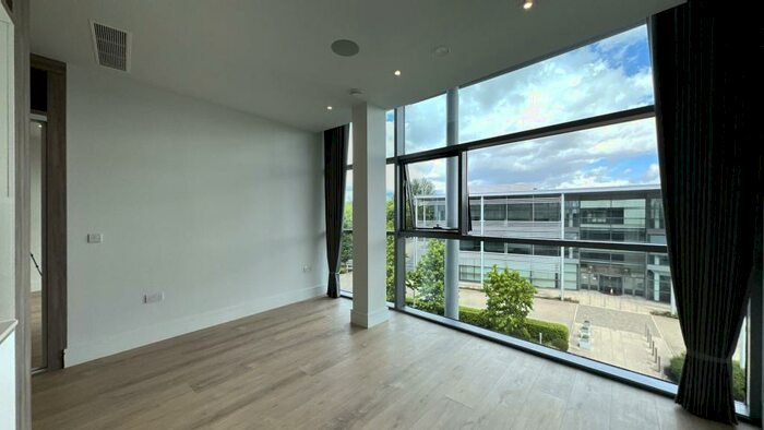 Studio To Rent In Station Road, KT15