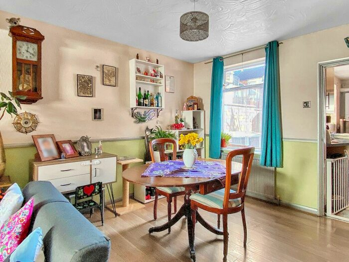 3 Bedroom Terraced House For Sale In Gordon Street, Northampton, NN2