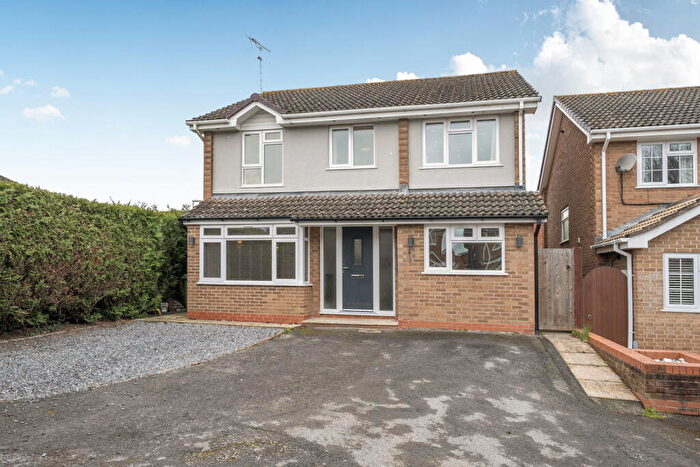 4 Bedroom Detached House For Sale In Kings Pightle Chineham, RG24