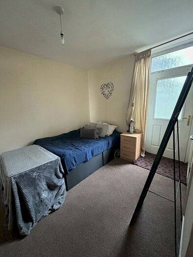 1 Bedroom Flat To Rent In Piercefield Place, Adamsdown, Cardiff, CF24