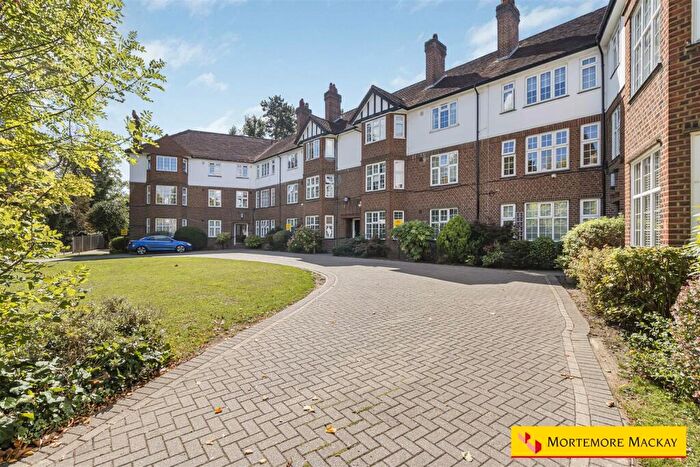 2 Bedroom Flat For Sale In The Green, London, N21