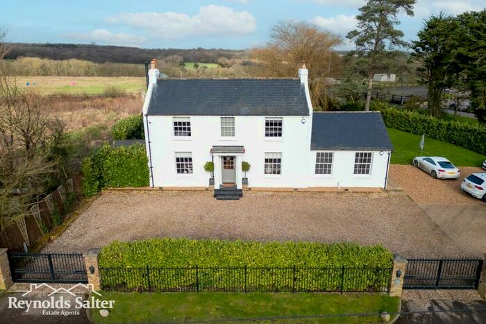 4 Bedroom Detached House For Sale In Beaumont Road, Broxbourne, EN10