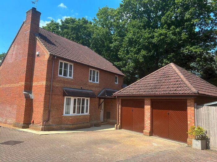 4 Bedroom Detached House To Rent In Dianthus Place, Bracknell, Berkshire, RG42