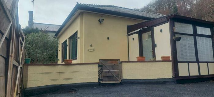 3 Bedroom Bungalow For Sale In Newbridge Road, Wrexham, LL14
