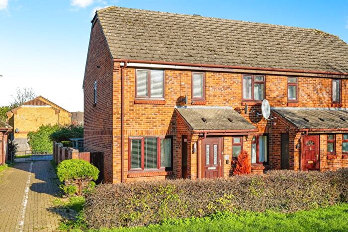 3 Bedroom End Of Terrace House For Sale In Hamble Road, Didcot, OX11