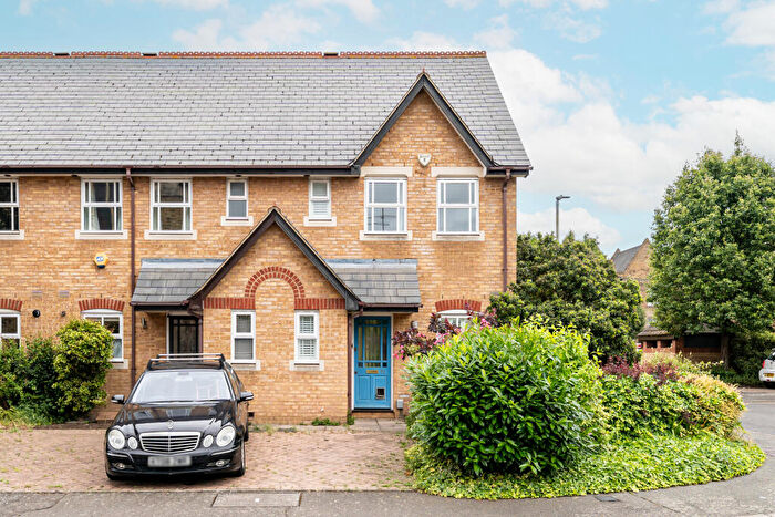 3 Bedroom House For Sale In Wycliffe Road, London, SW11
