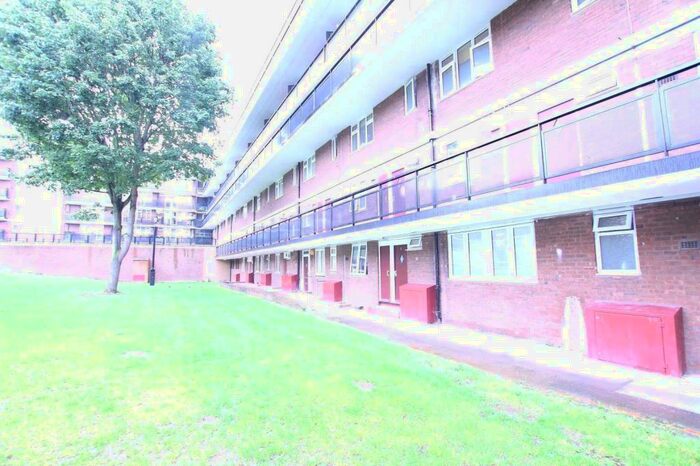 3 Bedroom Apartment To Rent In New Place, London, SE16