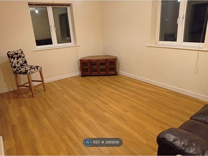 2 Bedroom Flat To Rent In Yoxford Court, Chadwell Heath, Romford, RM6