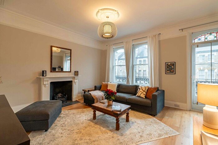 3 Bedroom Flat To Rent In Glazbury Road, Barons Court, W14