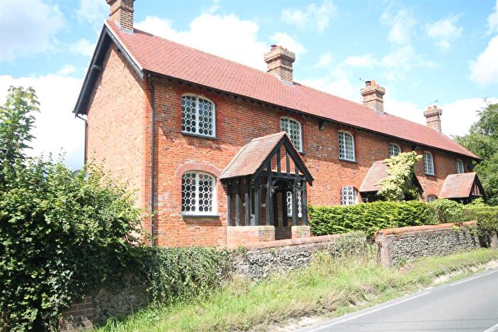 3 Bedroom Cottage To Rent In Headley Road, Leatherhead, KT22