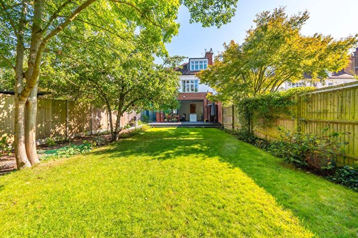 3 Bedroom Flat For Sale In Mapesbury Road, Mapesbury Estate, London, NW2