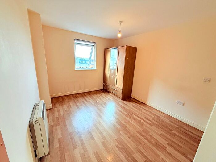 1 Bedroom Flat To Rent In Eastern Avenue, Ilford, IG2