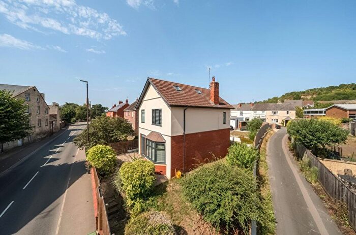 4 Bedroom Detached House To Rent In Bath Road, Stonehouse, Gloucestershire, GL10