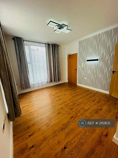 Studio To Rent In Scout Way, London, NW7