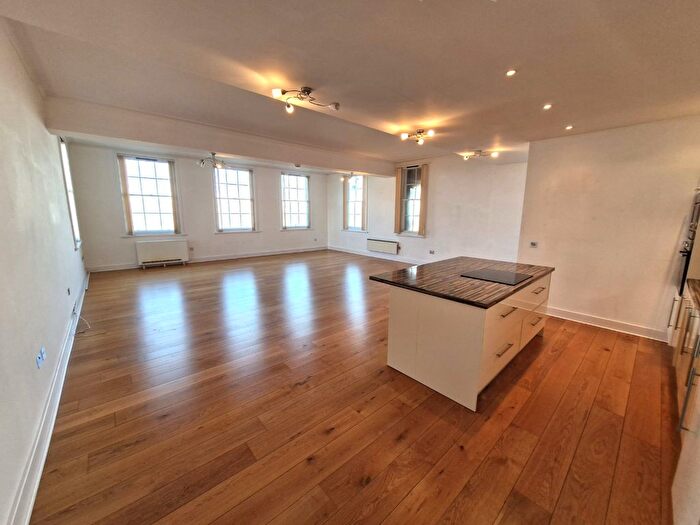 3 Bedroom Flat To Rent In Queens Promenade, Blackpool, FY2