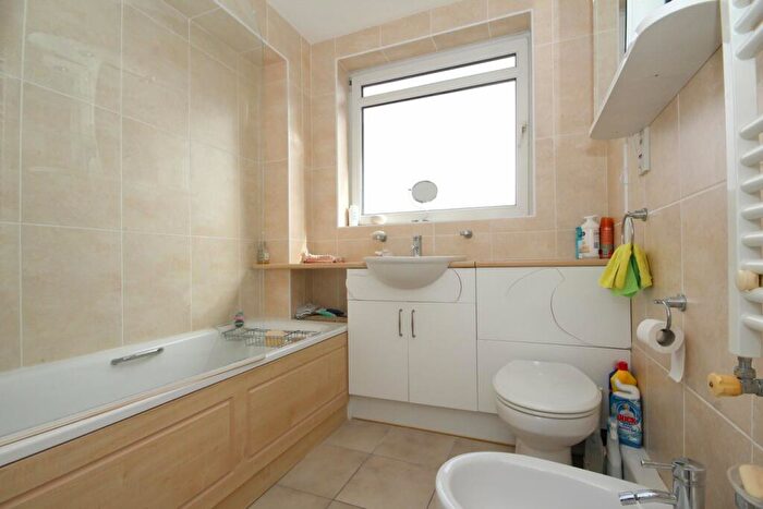 3 Bedroom Apartment For Sale In West Cliff Road, West Cliff, BH4