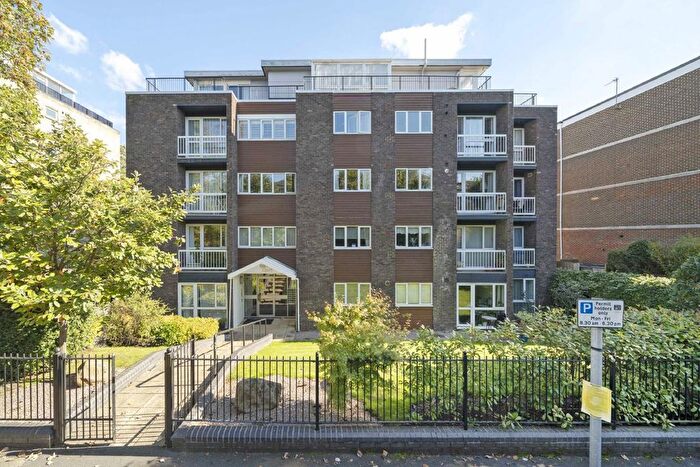 2 Bedroom Flat To Rent In Lansdowne Road, London, SW20