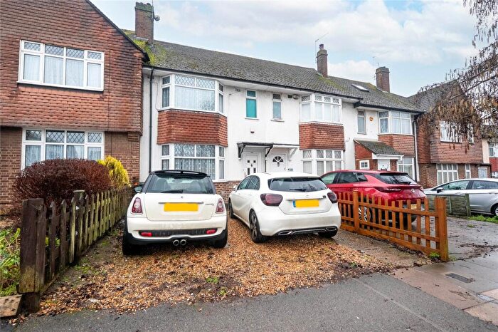 3 Bedroom Terraced House For Sale In Poynters Road, Dunstable, Bedfordshire, LU5