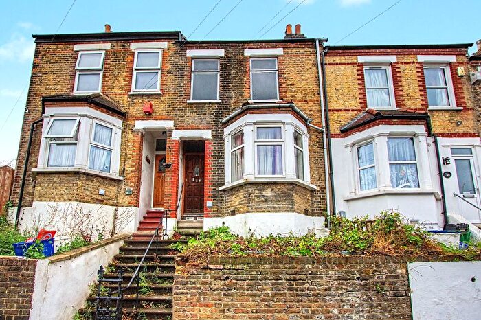 3 Bedroom Terraced House For Sale In Sandcliff Road, Erith, DA8