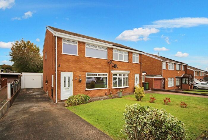 3 Bedroom Semi-Detached House For Sale In Lincoln Drive, Aspull, WN2