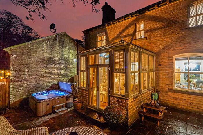 3 Bedroom Character Property For Sale In The Drive, Bradford, BD13