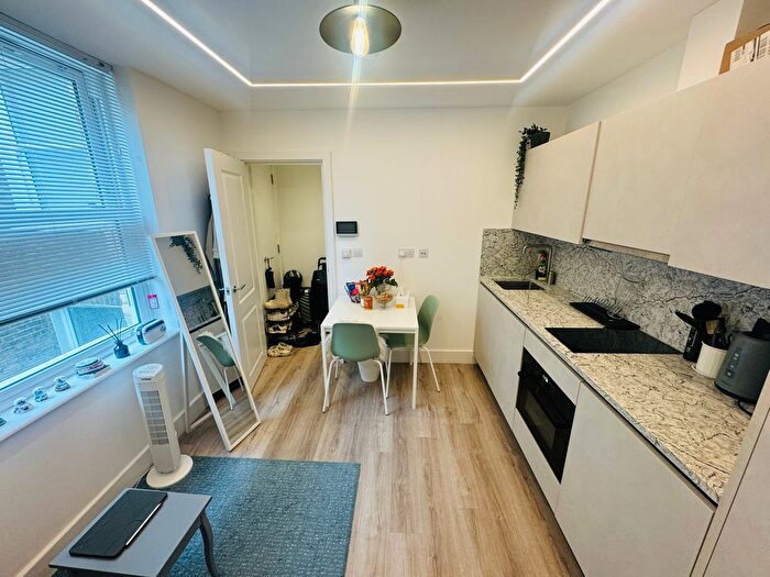 1 Bedroom Flat To Rent In Rita Road, London, SW8