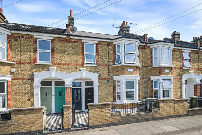 2 Bedroom Apartment For Sale In Shorndean Street, London, SE6
