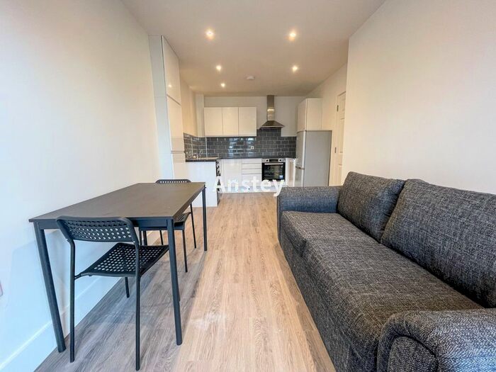 2 Bedroom Flat To Rent In Portswood Road, Southampton, SO17