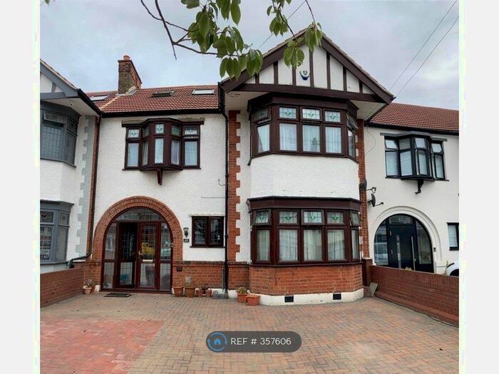 4 Bedroom Terraced House To Rent In Middleton Gardens, Ilford, IG2