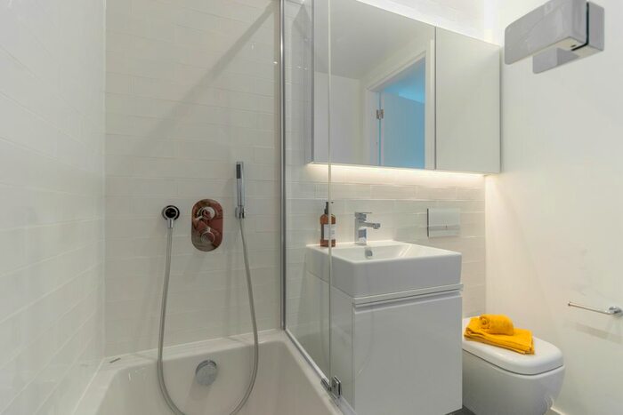 1 Bedroom Flat To Rent In - Queen's Road, Reading, RG1