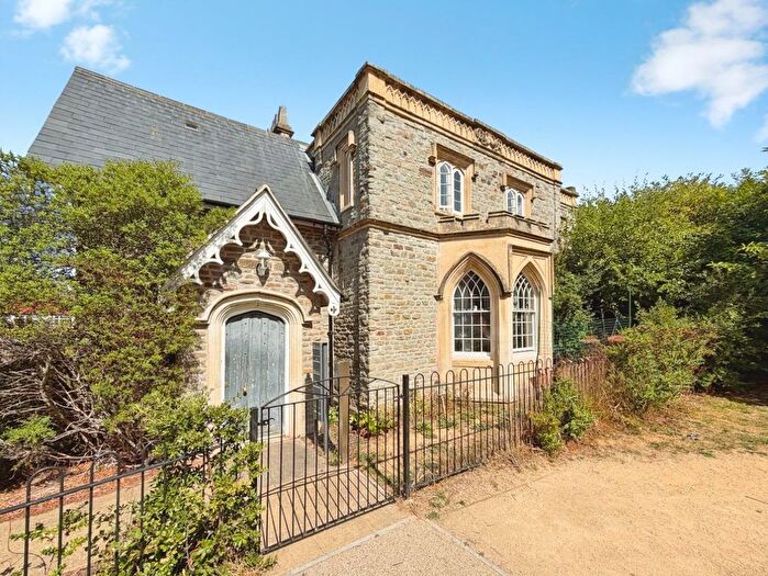 2 Bedroom Flat For Sale In Lynwood Park, Brislington, Bristol, BS4