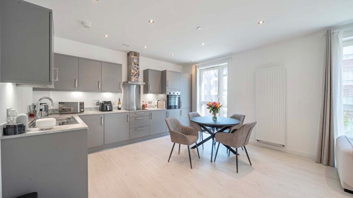 2 Bedroom Flat For Sale In Frogley Park, Barking, IG11