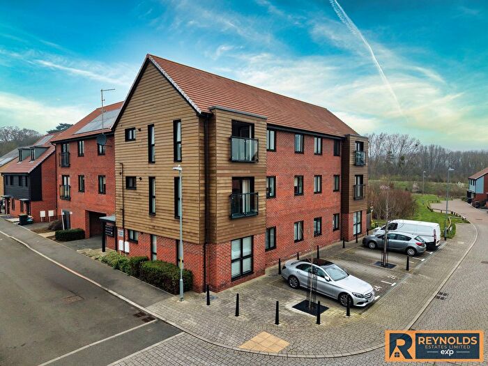 2 Bedroom Flat For Sale In Rowan Street, Leybourne Chase, West Malling, Kent, ME19