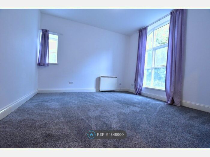 2 Bedroom Flat To Rent In Hart Hill Drive, Luton, LU2