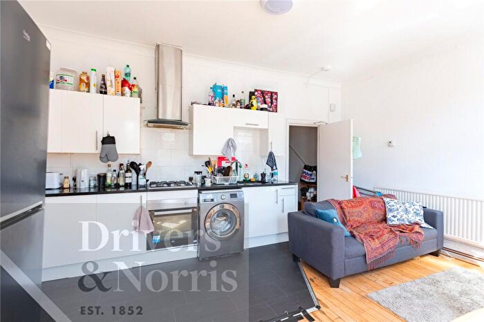3 Bedroom Maisonette To Rent In Wightman Road, Harringey, London, N8