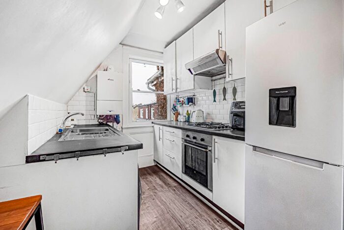 1 Bedroom Flat For Sale In Pendennis Road, London, SW16