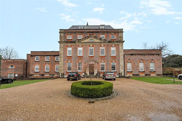 2 Bedroom Flat For Sale In Portsmouth Road, Milford, GU8