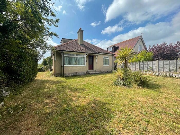 3 Bedroom Detached House For Sale In High Street, BH19