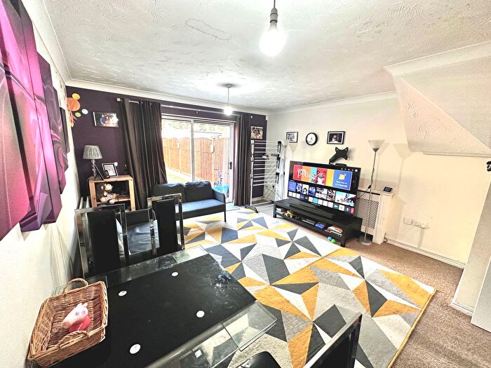2 Bedroom Property To Rent In Heathside Close, Newbury Park, IG2