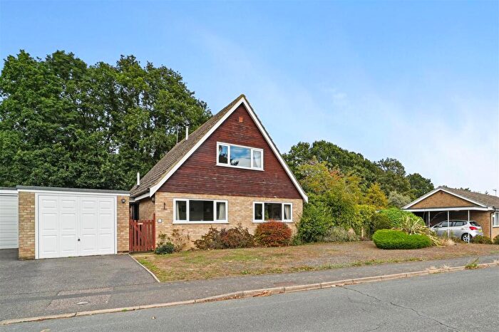 3 Bedroom Detached House For Sale In The Close, Tattingstone, IP9