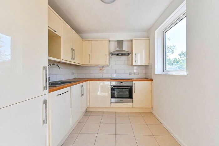 1 Bedroom Flat To Rent In The Avenue, Worcester Park, KT4