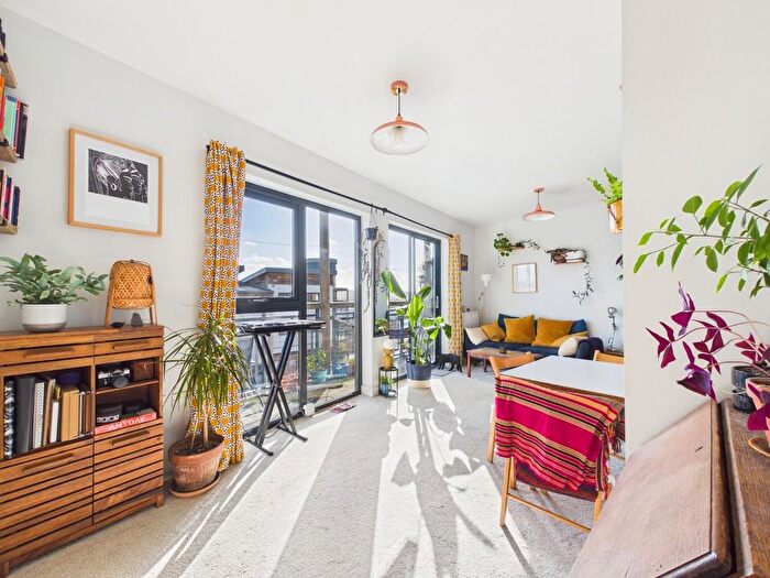 2 Bedroom Flat For Sale In Weavers Mill Close, Bristol, BS5